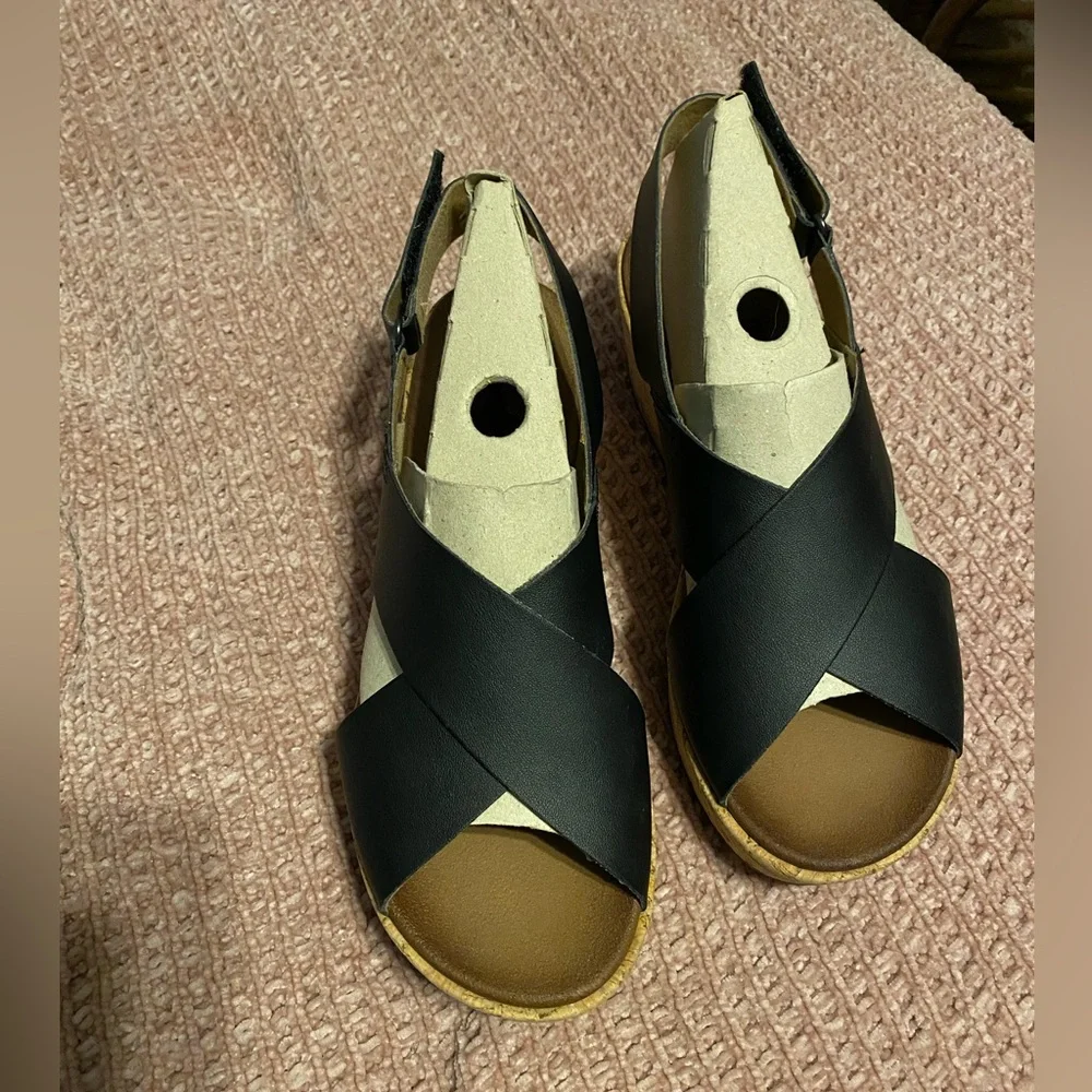 Clarks Black Wedge Sandals - Picture 3 of 8